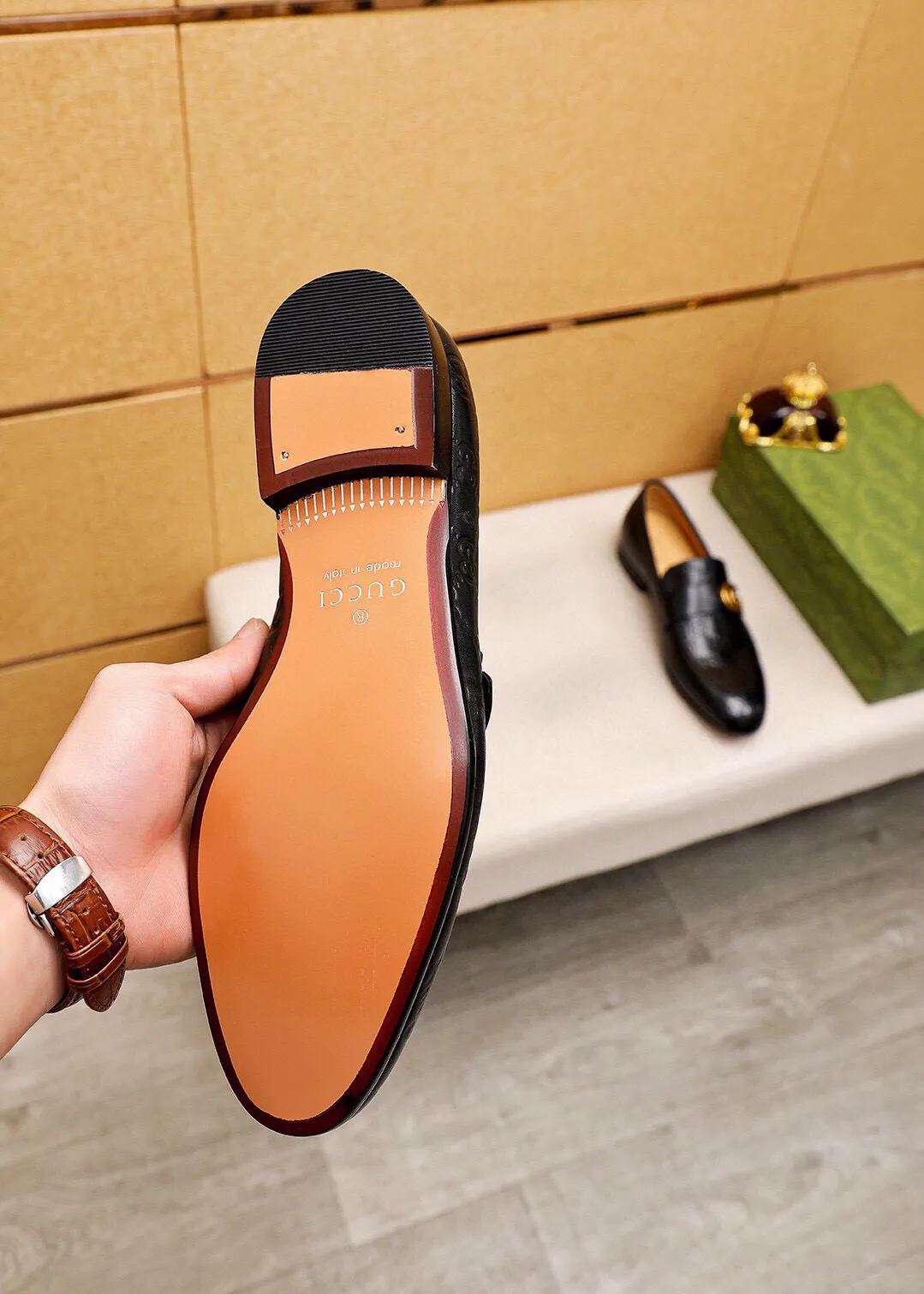 Men's shoes 💰442 💐 Product trademark: GUCCI "Gucci" casual leather shoes Regular size: 38-44 (45.46.47🉑️customized) Product materials: Selected imported first-layer calfskin embossed upper + classic hardware buckle, imported cowhide leather lining. Strong three-dimensional visual effect, original combination outsole Color: 2⃣️colors available